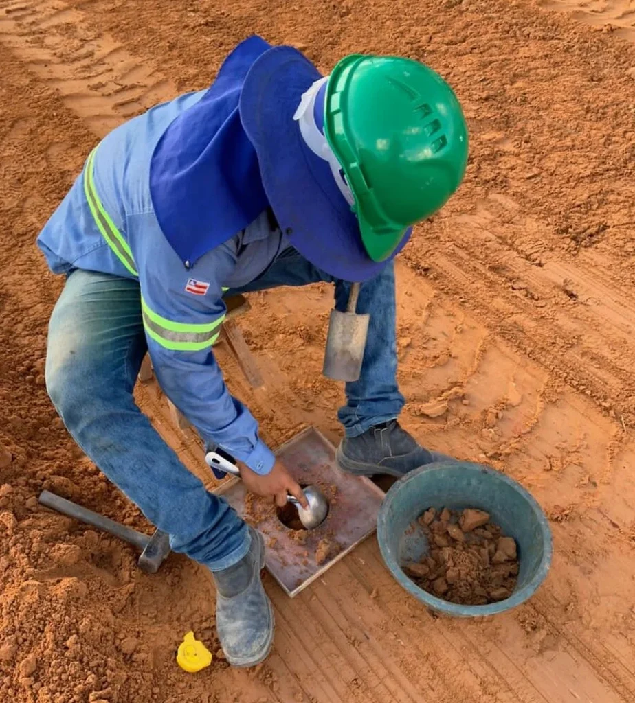 Control de Compactación con Cono de Arena en Linares: Densidad In Situ Certificada