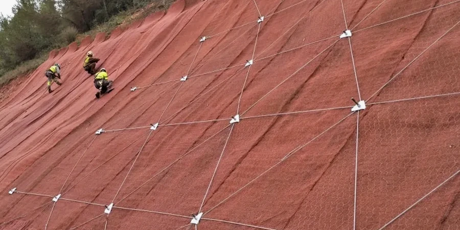 Análisis de Estabilidad de Taludes en Linares: Evaluación Geotécnica Rigurosa